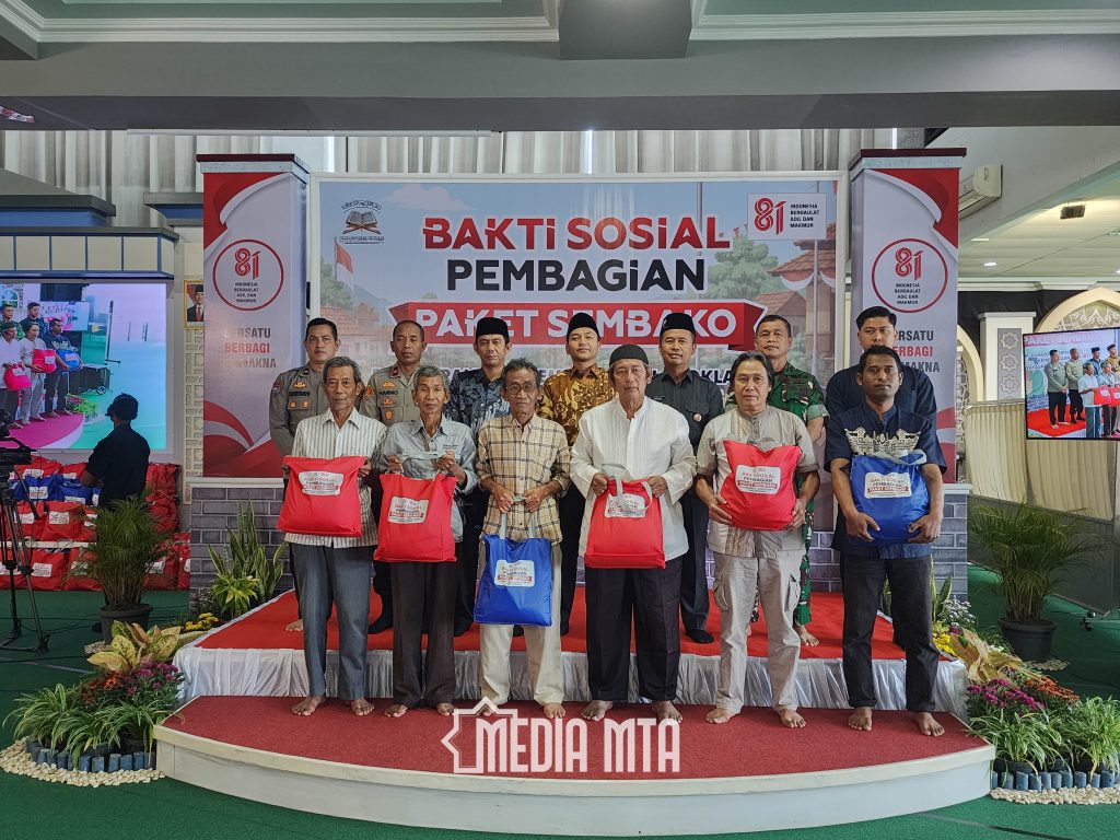 MENYAMBUT HUT RI KE-81: BAKTI SOSIAL PEMBAGIAN PAKET SEMBAKO