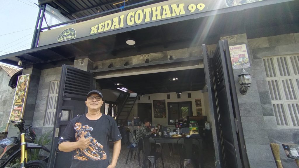Terimbas PHK Industri Media, Mantan Karyawan TV Nasional Buka Warung Makan Khas Banyuwangi Di Solo