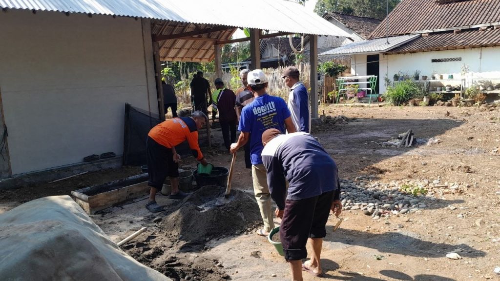 Gotong Royong Bangun Warung, Dorong Kemandirian Ekonomi Warga Purworejo