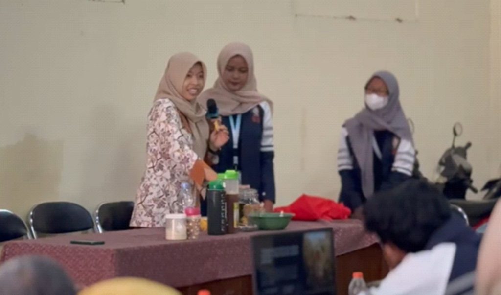 Minuman Fermentasi Sehat dari Limbah Kulit Nanas, Dosen dan Mahasiswa Undip Ajak Warga Olah Jadi Tepache