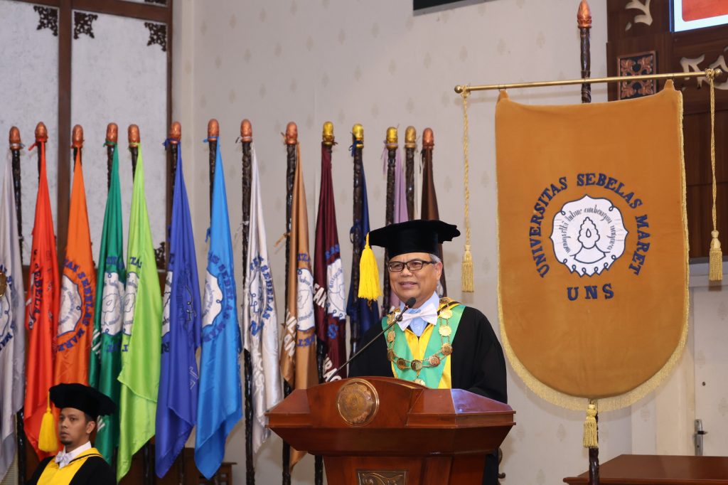 Kukuhkan Tujuh Guru Besar, Rektor UNS : Harus Berdampak Terhadap Kualitas Kehidupan Masyarakat