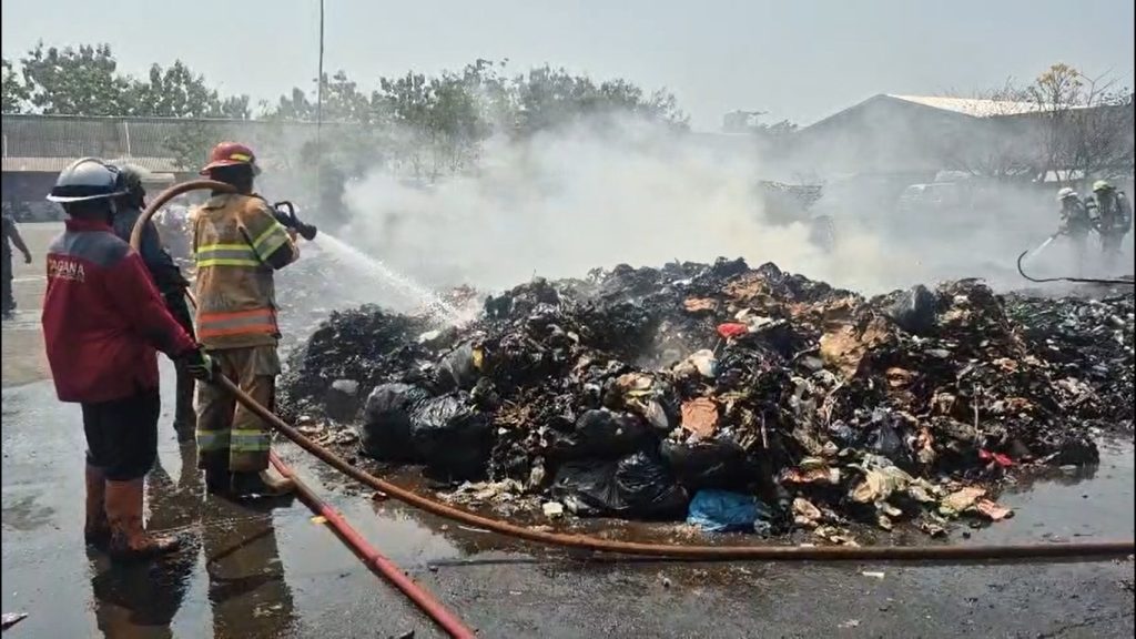Niat Bakar Sampah, Gudang Rosok di Kartasura Terbakar